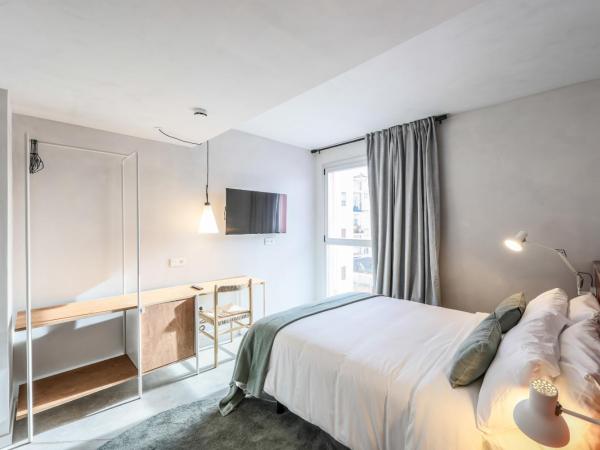 Madrid Live Coworking - SELF SERVICE - : photo 2 de la chambre chambre double - vue sur piscine