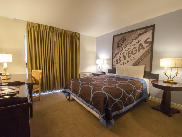 Super 8 by Wyndham Las Vegas North Strip/Fremont St. Area : photo 6 de la chambre chambre de luxe queen – non-fumeurs