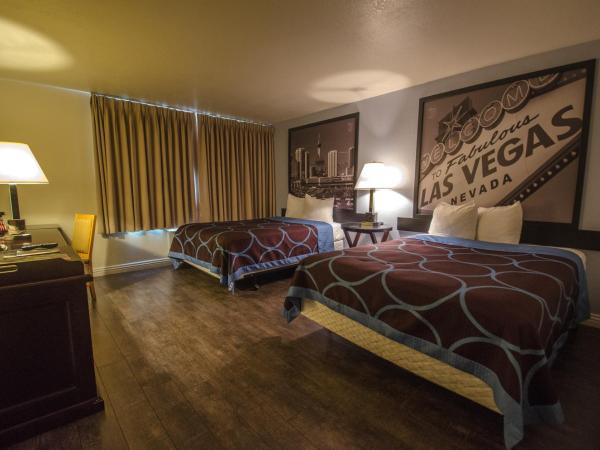 Super 8 by Wyndham Las Vegas North Strip/Fremont St. Area : photo 1 de la chambre chambre 2 lits queen-size - non-fumeurs