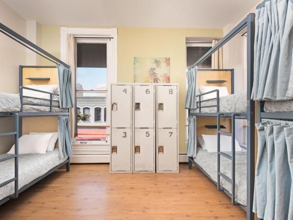 HI San Diego Downtown Hostel : photo 2 de la chambre lit dans dortoir pour hommes de 4 lits
