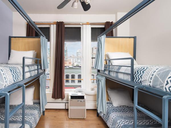 HI San Diego Downtown Hostel : photo 2 de la chambre lit dans dortoir pour hommes de 4 lits