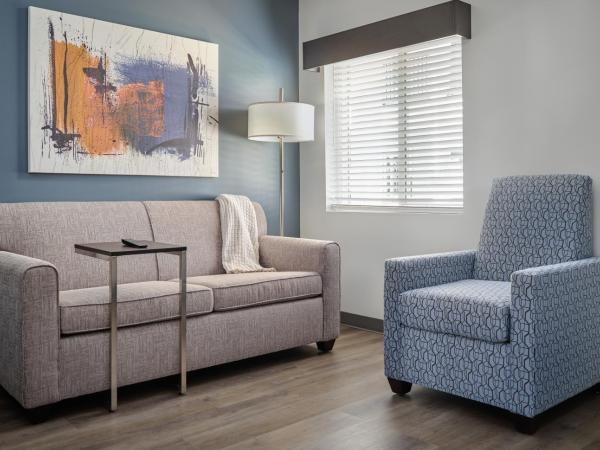 stayAPT Suites Memphis-Cordova/Wolfchase Galleria : photo 6 de la chambre suite lit queen-size deluxe