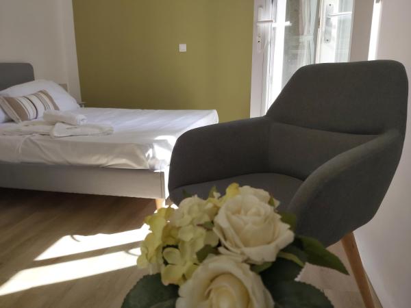 Au Berceau de Bernadette : photo 6 de la chambre chambre double Économique avec balcon