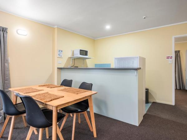 Fenton Court Motel : photo 8 de la chambre appartement 2 chambres avec jacuzzi - Étage inférieur