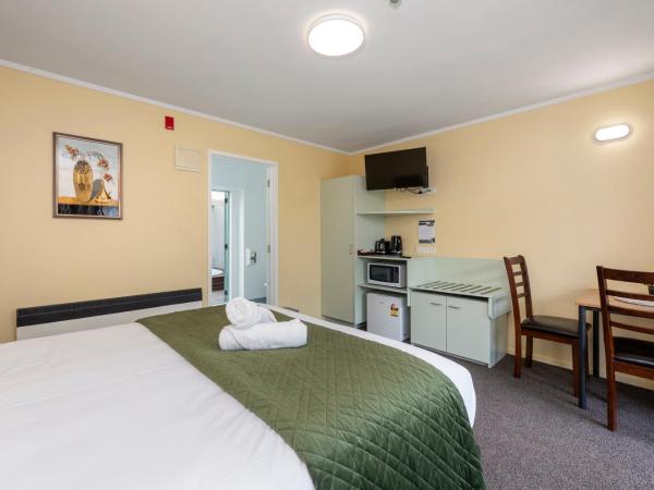 Fenton Court Motel : photo 6 de la chambre studio avec jacuzzi (Étage inférieur)