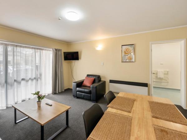 Fenton Court Motel : photo 7 de la chambre appartement 2 chambres avec jacuzzi - Étage inférieur