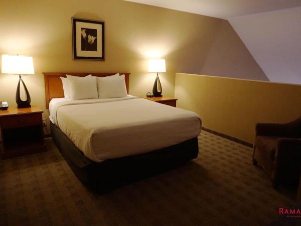 Ramada by Wyndham Kelowna Hotel & Conference Center : photo 1 de la chambre suite lit queen-size loft - non-fumeurs