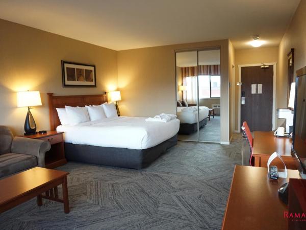 Ramada by Wyndham Kelowna Hotel & Conference Center : photo 5 de la chambre chambre lit king-size affaires - non-fumeurs