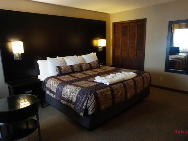 Ramada by Wyndham Kelowna Hotel & Conference Center : photo 4 de la chambre new york studio king suite - non-smoking