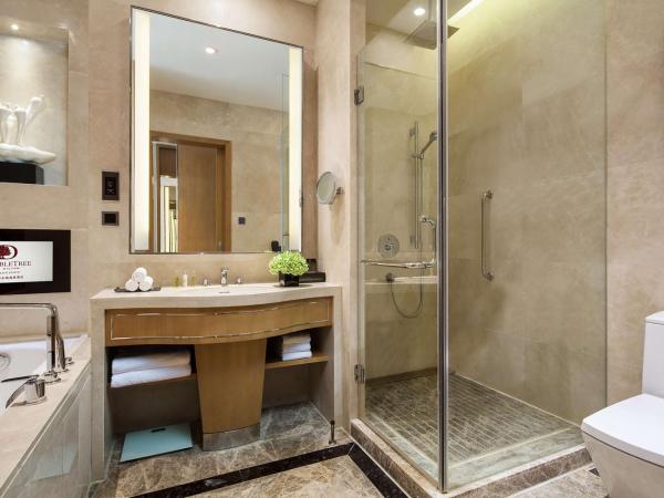 DoubleTree by Hilton Guangzhou-Free Shuttle Bus to Canton Fair Complex & Overseas Buyer Registration Services during Canton Fair Period : photo 2 de la chambre chambre lits jumeaux