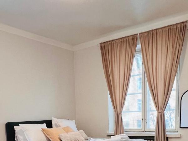 Your Chic Vibrant Airbnb : photo 1 de la chambre chambre double ou lits jumeaux avec salle de bains privative