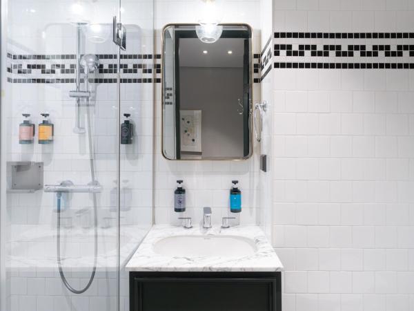 Hotel Crescendo Seoul : photo 5 de la chambre petit hébergement avec 1 lit queen-size