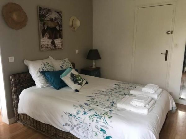 Aux portes de Pornichet, Chambres d'hôtes Ty'Sacha : photo 5 de la chambre chambre triple avec salle de bains privative