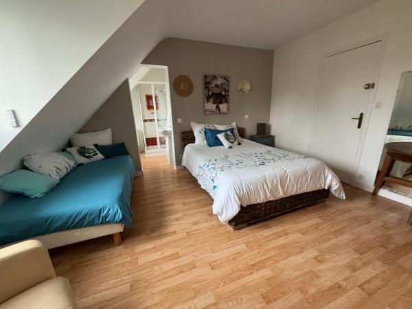 Aux portes de Pornichet, Chambres d'hôtes Ty'Sacha : photo 7 de la chambre chambre triple avec salle de bains privative