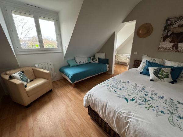 Aux portes de Pornichet, Chambres d'hôtes Ty'Sacha : photo 8 de la chambre chambre triple avec salle de bains privative