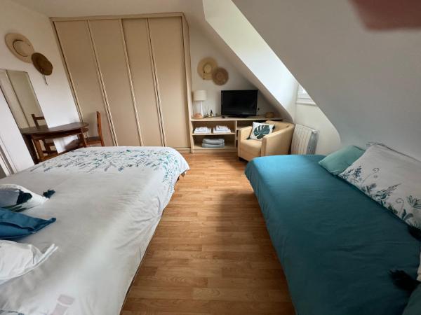 Aux portes de Pornichet, Chambres d'hôtes Ty'Sacha : photo 9 de la chambre chambre triple avec salle de bains privative