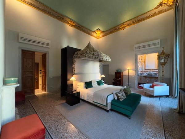 Hotel Palazzo Durazzo Suites : photo 2 de la chambre suite