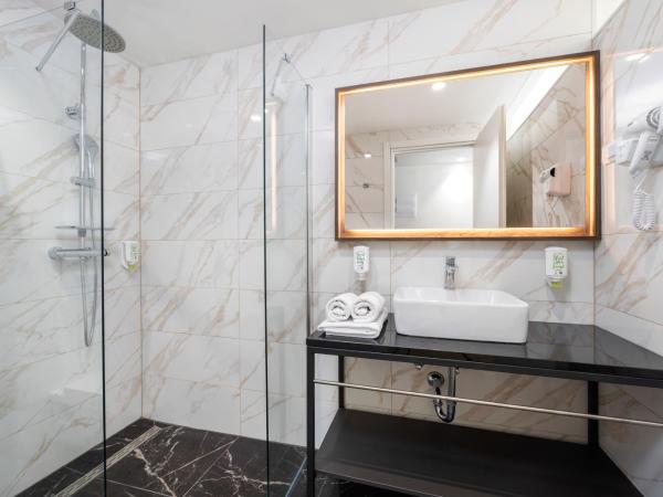 Del Mar Emotion Resort : photo 9 de la chambre chambre triple avec balcon