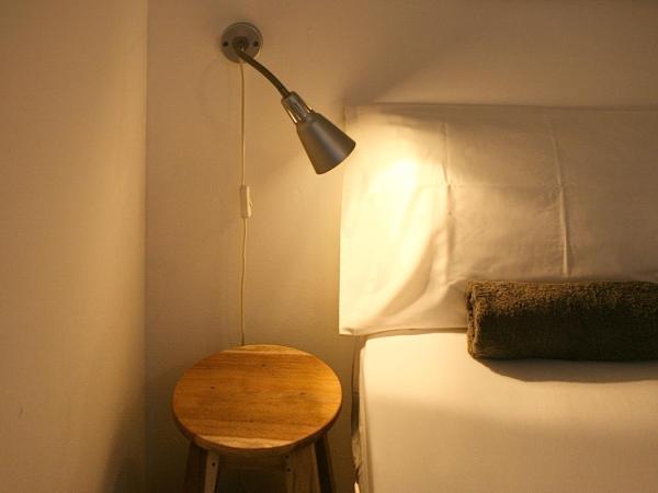 T-Boutique Hostel - Hua Lamphong : photo 4 de la chambre chambre lit queen-size avec salle de bains commune