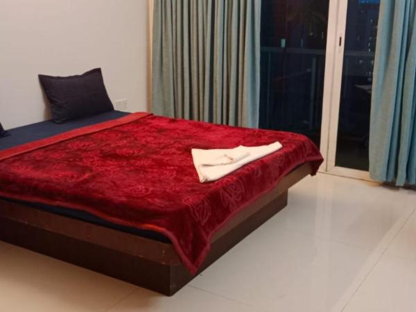 ROYAL NEST PREMIUM (A.S) : photo 5 de la chambre chambre lit king-size avec balcon