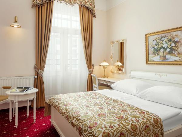 Alqush Downtown Hotel : photo 4 de la chambre chambre double avec lit d'appoint
