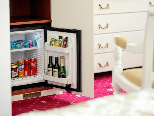 Alqush Downtown Hotel : photo 6 de la chambre chambre double avec lit d'appoint