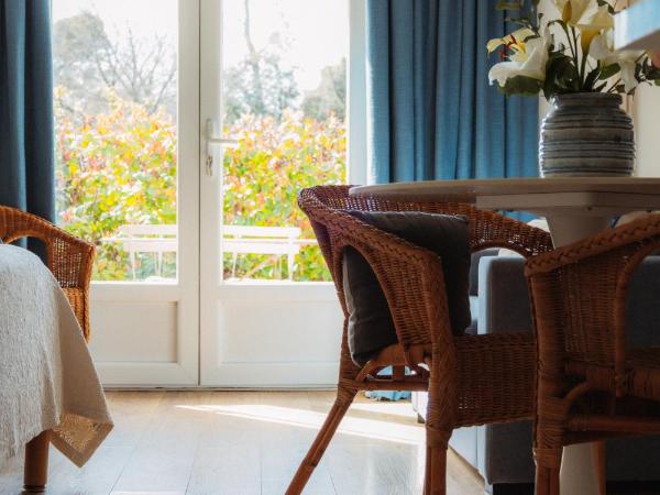 Hotel Les Messugues : photo 1 de la chambre appartement (3 adultes) avec jardin