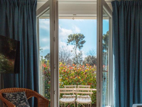 Hotel Les Messugues : photo 5 de la chambre appartement (3 adultes) avec jardin