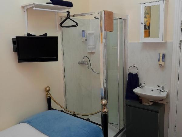 Phoenix Guest House : photo 4 de la chambre chambre simple avec toilettes communes