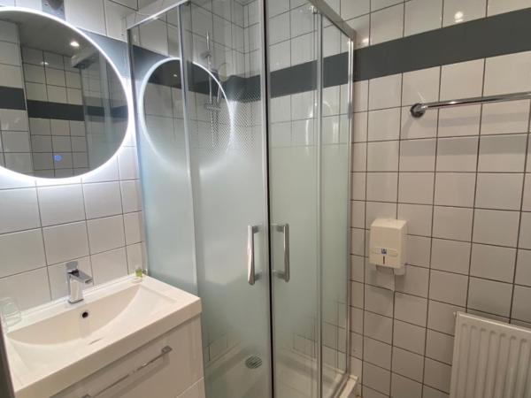 Hotel Le Pelican : photo 9 de la chambre grande chambre double