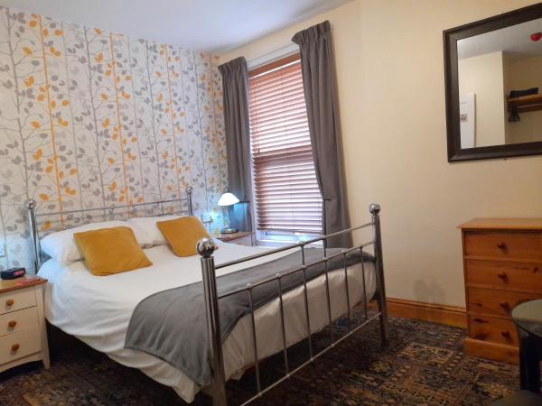 Phoenix Guest House : photo 2 de la chambre grande chambre double