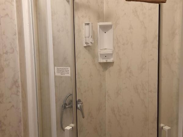 Phoenix Guest House : photo 10 de la chambre grande chambre simple