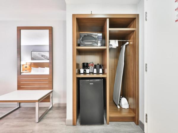 Admiral Inn Mississauga : photo 3 de la chambre chambre lit king-size