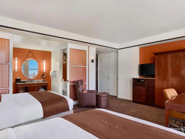 The Emily Morgan Hotel - A DoubleTree by Hilton : photo 9 de la chambre chambre avec 2 grands lits queen-size