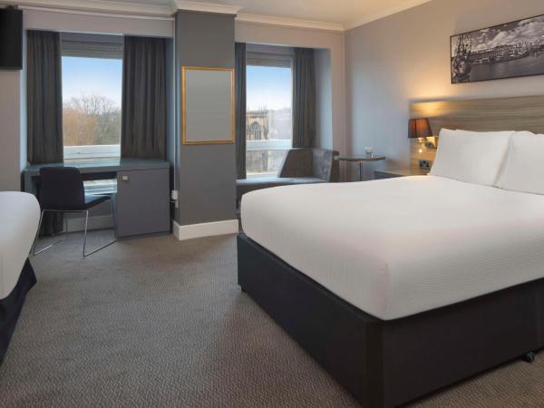 DoubleTree by Hilton Bristol City Centre : photo 3 de la chambre chambre lit queen-size - pour personnes à mobilité réduite