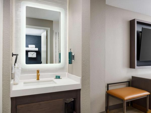 DoubleTree by Hilton Charlotte City Center : photo 2 de la chambre chambre lit king-size deluxe