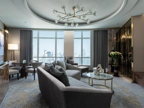 Centara Grand At CentralWorld : photo 2 de la chambre suite club avec vue sur la ville