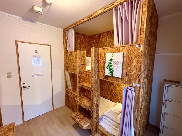 Guesthouse KOBE YAMATOMUSUBI : photo 3 de la chambre lit dans dortoir pour femmes de 4 lits