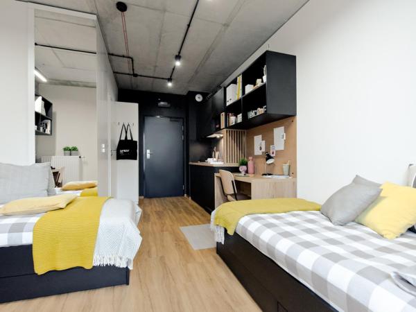 SHED Living Kraków : photo 5 de la chambre chambre lits jumeaux avec salle de bains privative