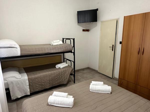 Hotel Enna Rimini : photo 3 de la chambre chambre quadruple standard