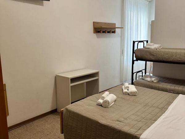 Hotel Enna Rimini : photo 4 de la chambre chambre quadruple standard