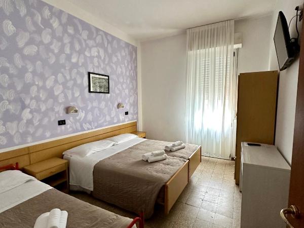 Hotel Enna Rimini : photo 2 de la chambre chambre triple standard