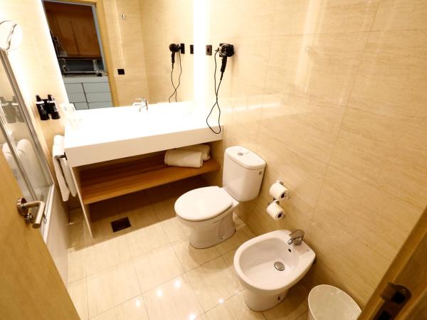 Hotel Zenit Bilbao : photo 6 de la chambre chambre double avec lit d'appoint