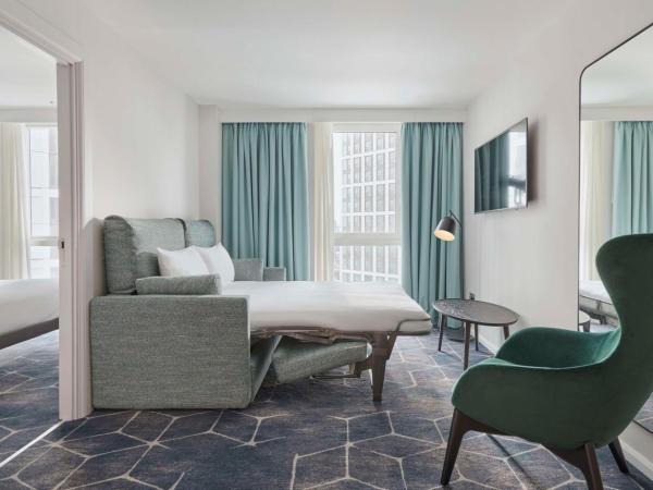 Hyatt House London Stratford - Aparthotel : photo 8 de la chambre studio lit king-size avec canapé-lit - vue sur cherry park