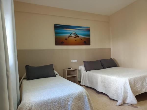 Las Rosas : photo 1 de la chambre chambre triple avec salle de bains privative