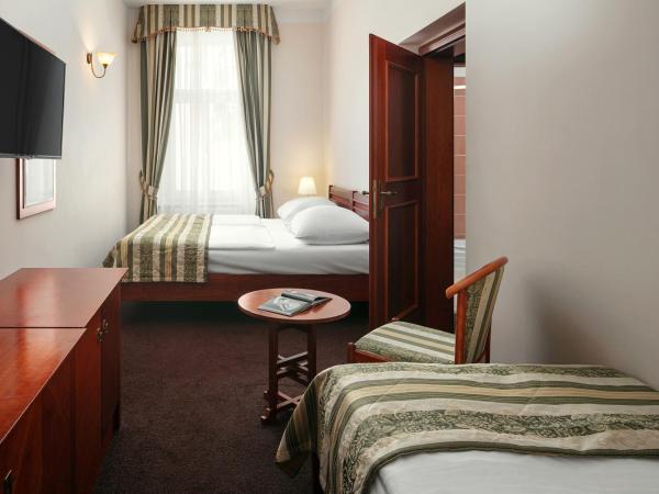 Amigo City Centre : photo 1 de la chambre chambre double avec lit d'appoint