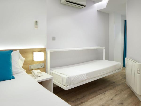 Hotel Parma : photo 3 de la chambre chambre double ou lits jumeaux - donnant sur l'intérieur 