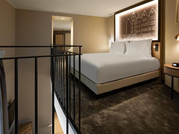 Wasserturm Hotel Cologne, Curio Collection by Hilton : photo 1 de la chambre suite en duplex avec lit king-size - tour