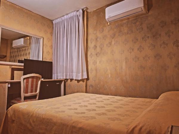 Hotel Lux : photo 2 de la chambre petite chambre double