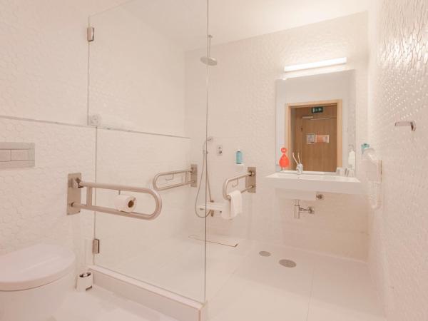 Moov Hotel Porto Centro : photo 4 de la chambre chambre double - accessible aux personnes à mobilité réduite